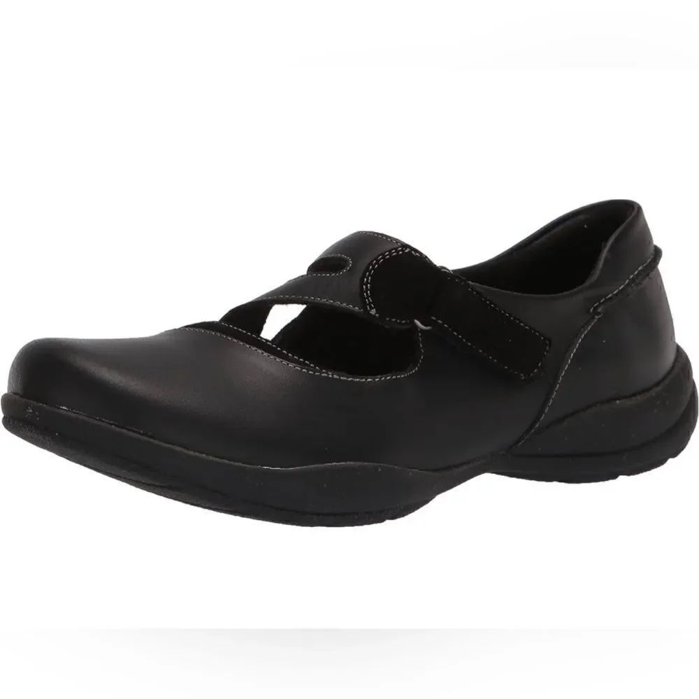 Collection by Clarks Women's Roseville Mary Jane Flat size 7 wide black